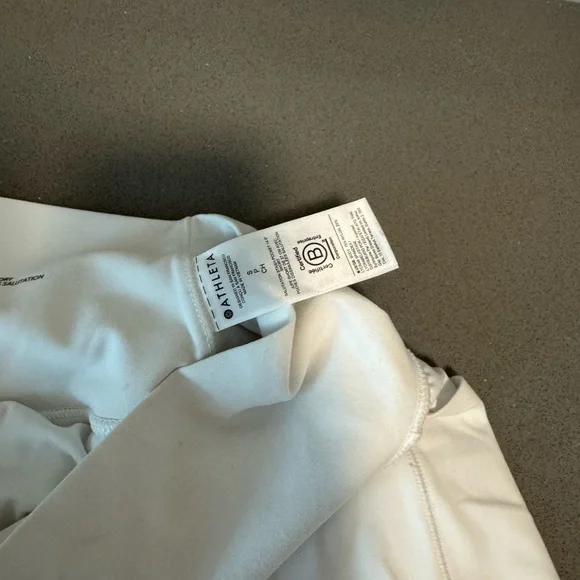 Athleta salutation stash white skort size small 14.5” - Picture 3 of 5
